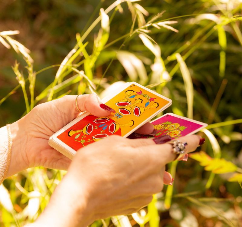 Formación en tarot consciente orientada al desarrollo personal y al acompañamiento terapéutico.